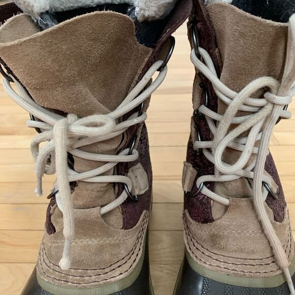 Sorel Caribou Wine Burgundy Print Winter Snow Boots - Picture 9 of 14